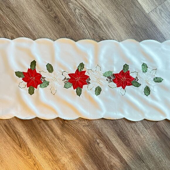 VTG Polysatin Christmas Table Runner Long Red Poinsettas Gold trim 13.5 x 88in - Picture 7 of 12